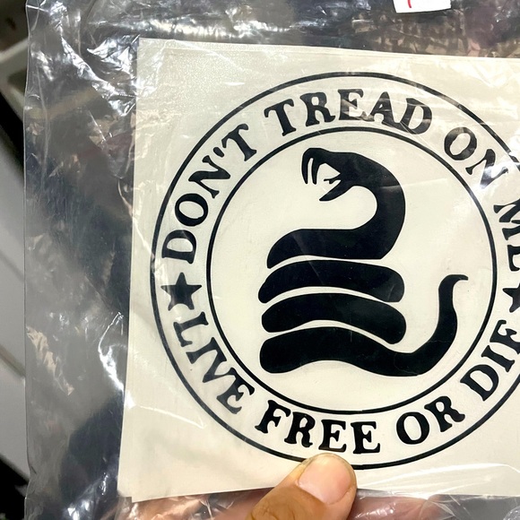 Don’t Tread On Me Round Sticker 1 Pc New - Picture 1 of 3